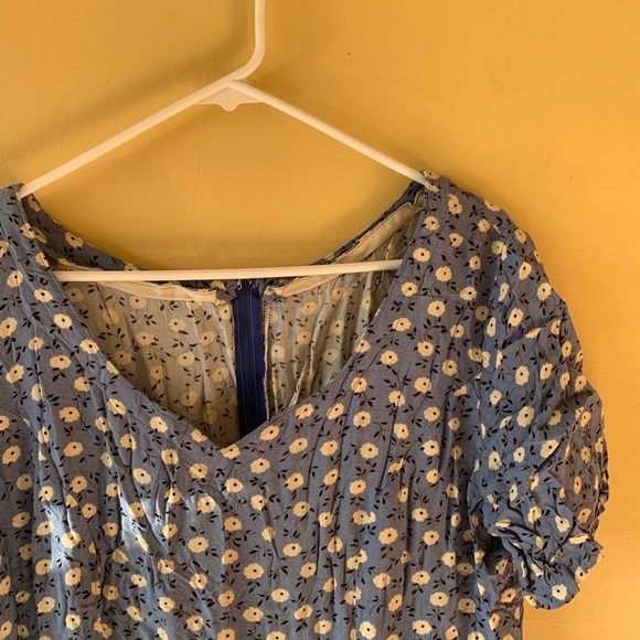 Vintage flower dress 💙🤍 - Picture 4 of 4
